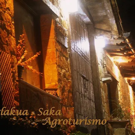 Farmház Perlakua Saka *
